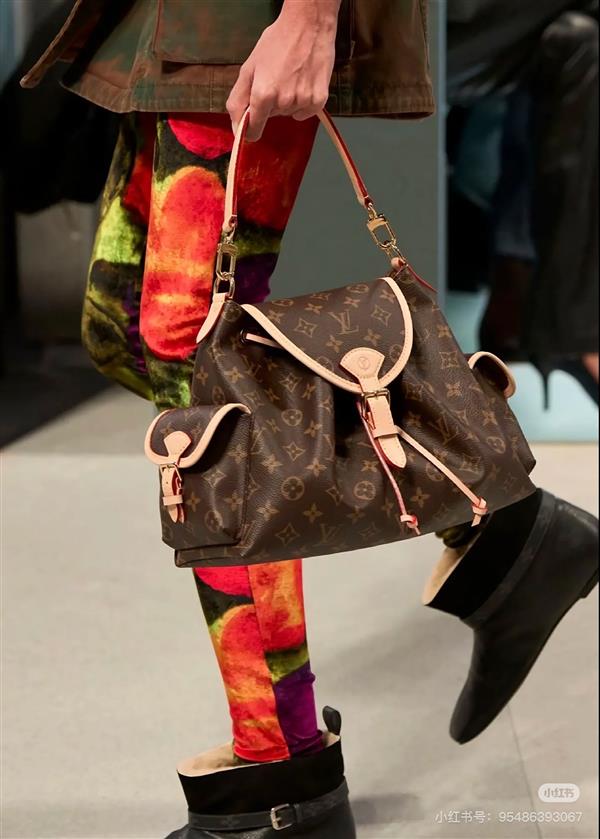 2026124174619579 260